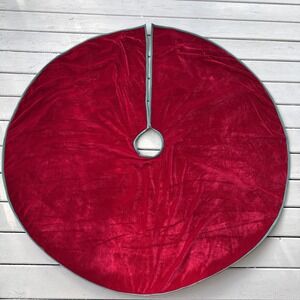 CHRISTMAS TREE SKIRT, RED VELVET WITH GREEN EDGE, 59" DIAMETER Hook Closure